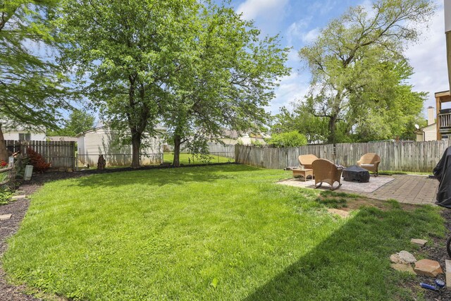 840 Gulliver Dr, Columbus, OH 43207 - view of yard with a patio