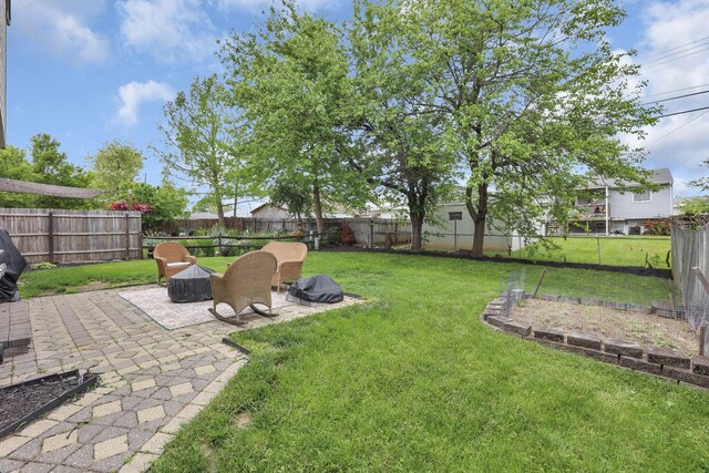 840 Gulliver Dr, Columbus, OH 43207 - view of yard featuring a patio
