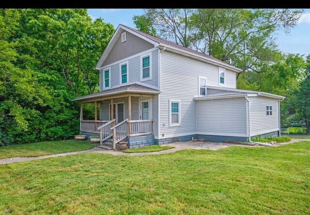 926 Harmon Ave, Columbus, OH 43223 - view of front of home with a porch and a front yard