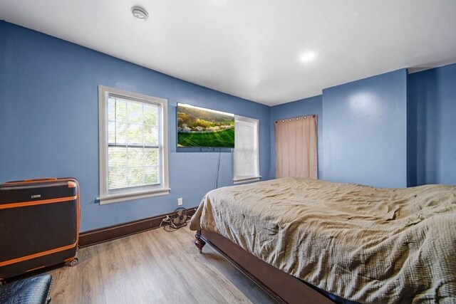 926 Harmon Ave, Columbus, OH 43223 - bedroom featuring wood finished floors and baseboards