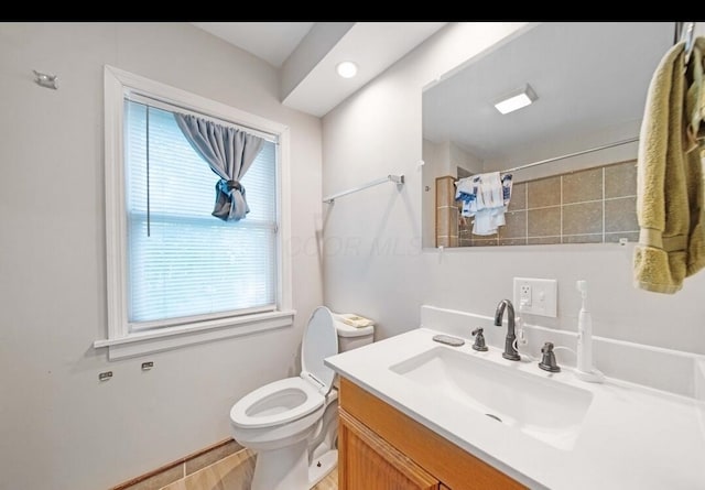 926 Harmon Ave, Columbus, OH 43223 - full bathroom with vanity, toilet, and a shower with shower curtain