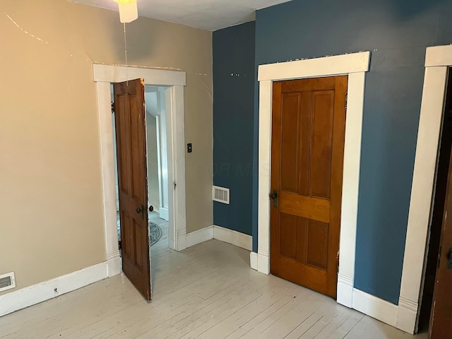 170 E Maynard Ave, Columbus, OH 43202 - empty room with light wood-style flooring, baseboards, and ceiling fan