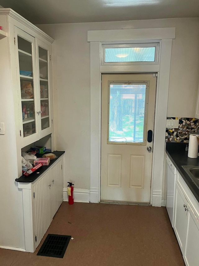 170 E Maynard Ave, Columbus, OH 43202 - entryway featuring a sink
