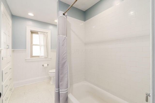 138 E Kelso Rd, Columbus, OH 43202 - bathroom with wainscoting, shower / bath combination with curtain, toilet, and tile patterned flooring