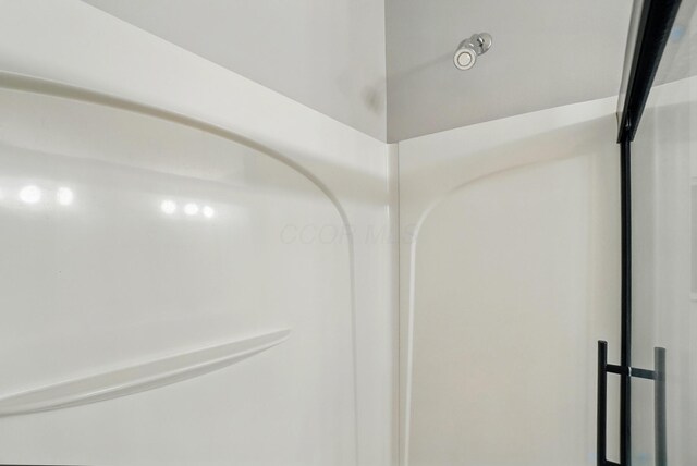 8073 Tree Lake Blvd, Powell, OH 43065 - bathroom view