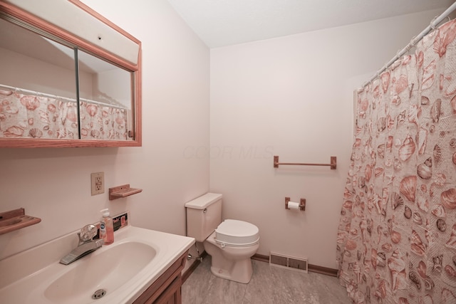 5467 Timpson Rd, Caledonia, OH 43314 - full bathroom featuring toilet, vanity, baseboards, and a shower with shower curtain