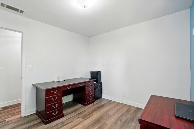 5350 Brook Rd NW, Lancaster, OH 43130 - unfurnished office featuring wood finished floors and baseboards