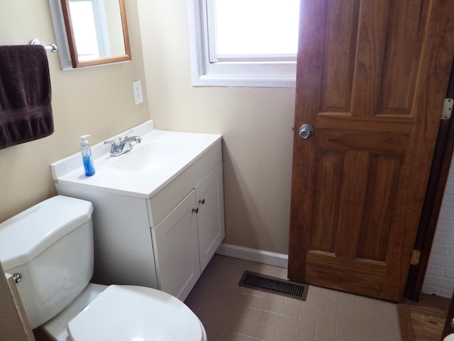 5082 Sutherland Dr, Columbus, OH 43207 - bathroom with vanity, toilet, and baseboards