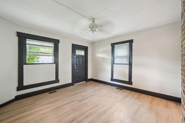 147 Schultz Ave, Columbus, OH 43222 - foyer featuring light wood finished floors and ceiling fan