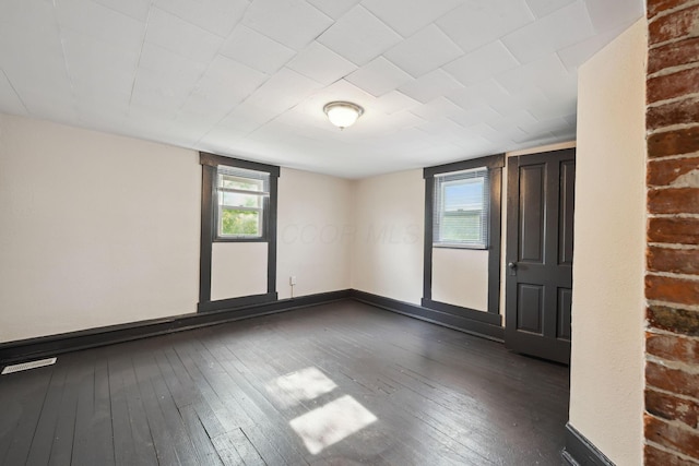 147 Schultz Ave, Columbus, OH 43222 - unfurnished room featuring dark wood finished floors and baseboards