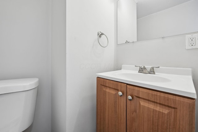 147 Schultz Ave, Columbus, OH 43222 - half bath with vanity and ornamental molding