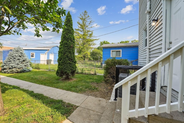 147 Schultz Ave, Columbus, OH 43222 - view of yard