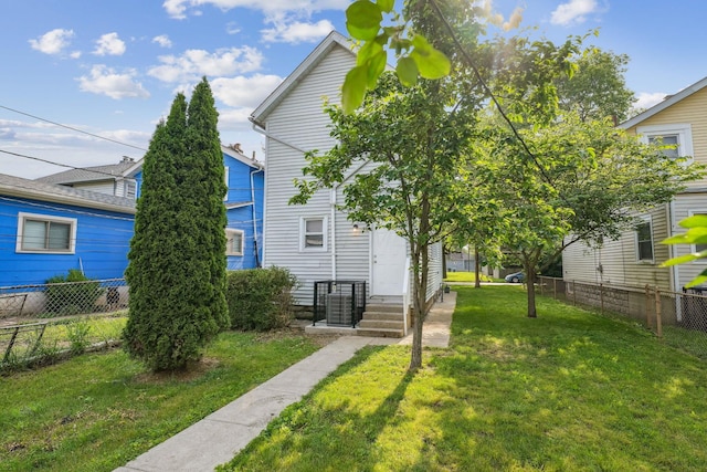 147 Schultz Ave, Columbus, OH 43222 - view of yard featuring entry steps