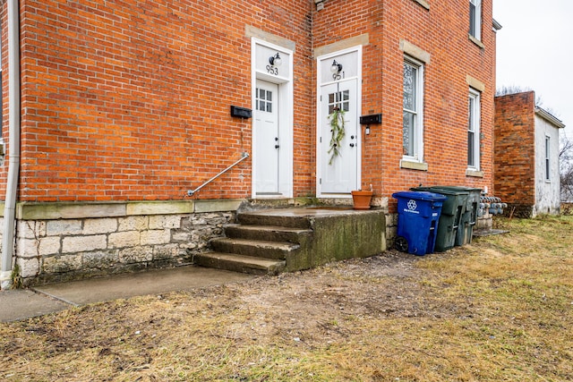 955 E Mound St, Columbus, OH 43205 - doorway to property with brick siding