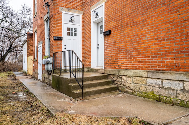 955 E Mound St, Columbus, OH 43205 - property entrance with brick siding