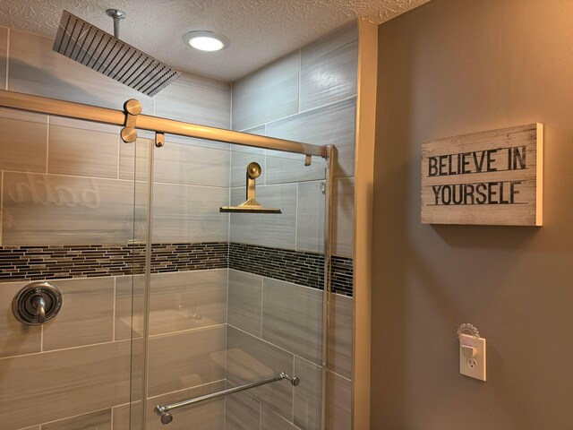 150 Shawnee Dr, Pickerington, OH 43147 - full bathroom featuring a shower stall and a textured ceiling