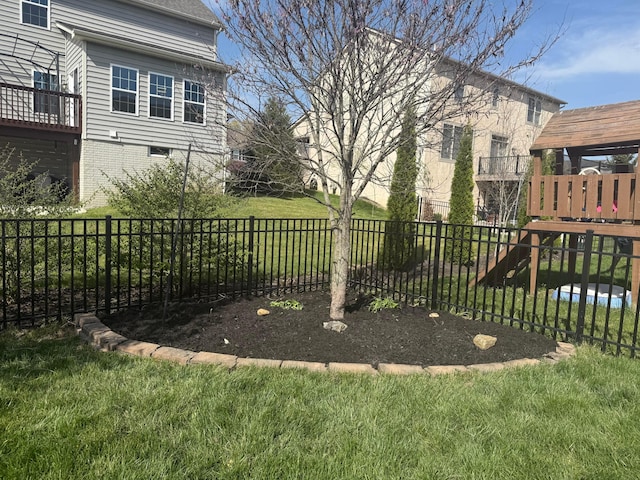 150 Shawnee Dr, Pickerington, OH 43147 - view of yard with a playground