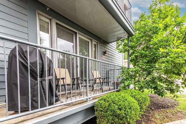 10 E Weber Rd Unit 205, Columbus, OH 43202 - exterior space with a balcony