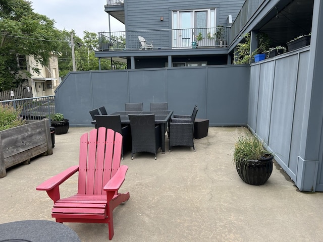 10 E Weber Rd Unit 205, Columbus, OH 43202 - fenced backyard featuring a patio area and outdoor dining area