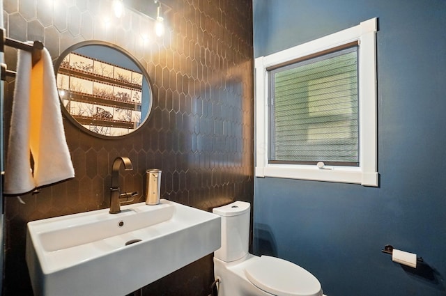 158 Punta Aly, Columbus, OH 43201 - half bathroom featuring toilet, vanity, and tile walls