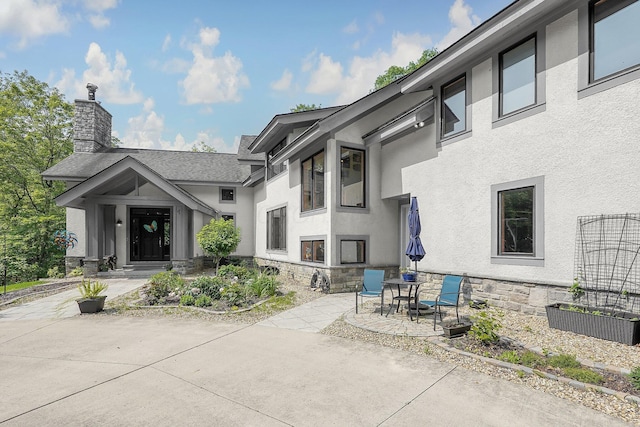 3850 Alward Rd SW, Pataskala, OH 43062 - view of property's community with a patio