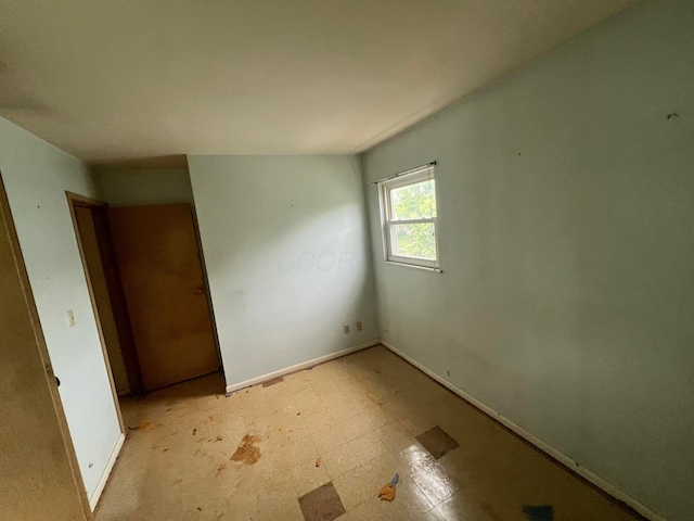 5340 Edgeview Rd, Columbus, OH 43207 - unfurnished bedroom featuring light floors and baseboards