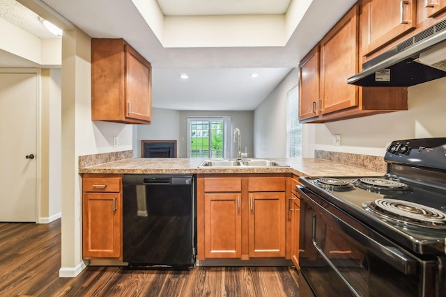 5905 Shadow Lake Cir, Columbus, OH 43235 - kitchen featuring black appliances, a sink, under cabinet range hood, dark wood finished floors, and a peninsula