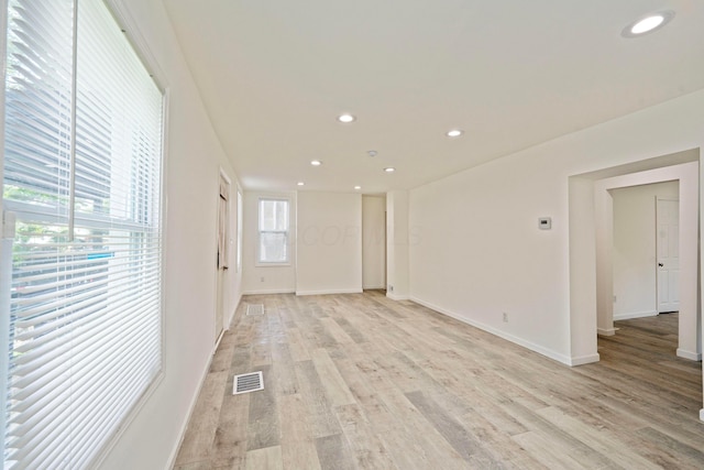 28 S Wheatland Ave, Columbus, OH 43204 - spare room with light wood-style floors, baseboards, and recessed lighting