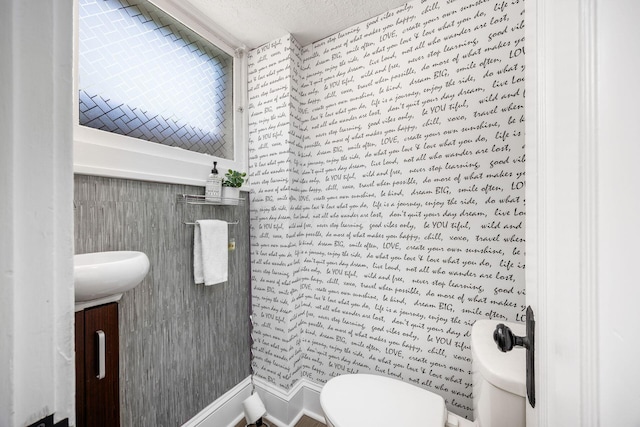 320 Rhoads Ave, Columbus, OH 43205 - bathroom with toilet, vanity, and a textured ceiling