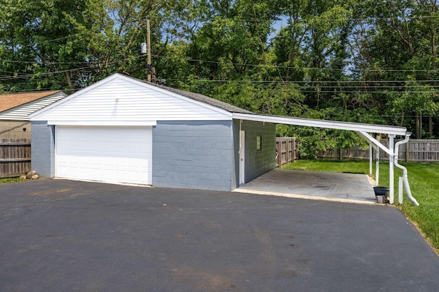 320 Rhoads Ave, Columbus, OH 43205 - garage featuring a garage