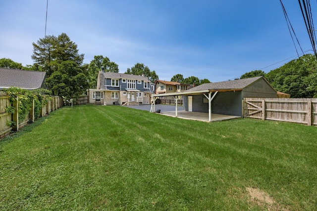 320 Rhoads Ave, Columbus, OH 43205 - view of yard featuring a patio area