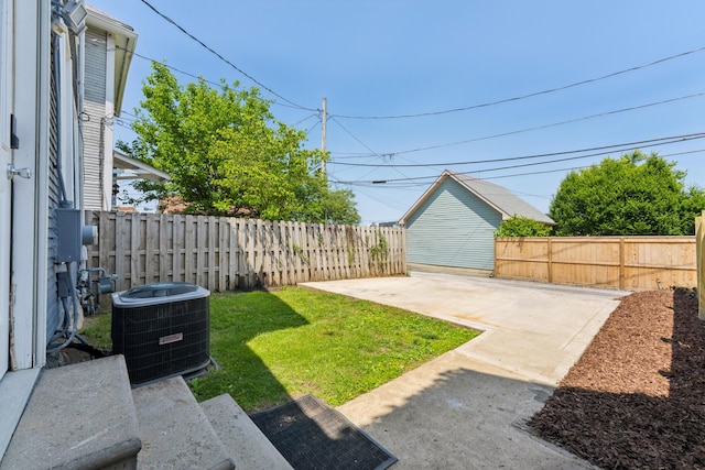 1140 Summit St, Columbus, OH 43201 - view of yard featuring central AC unit and a patio area