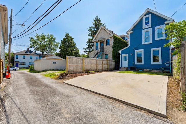 1140 Summit St, Columbus, OH 43201 - view of concrete road with entry steps