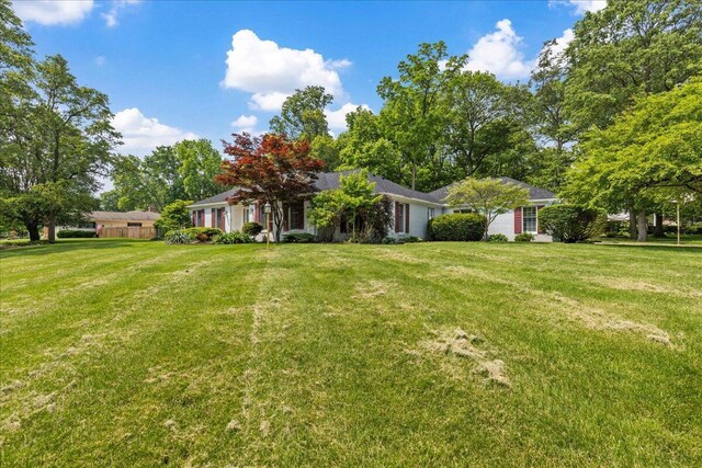 685 Hawthorne Dr, Circleville, OH 43113 - view of grassy yard