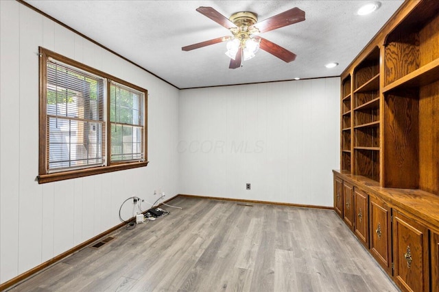 685 Hawthorne Dr, Circleville, OH 43113 - spare room with light wood-style floors, baseboards, a textured ceiling, a ceiling fan, and recessed lighting