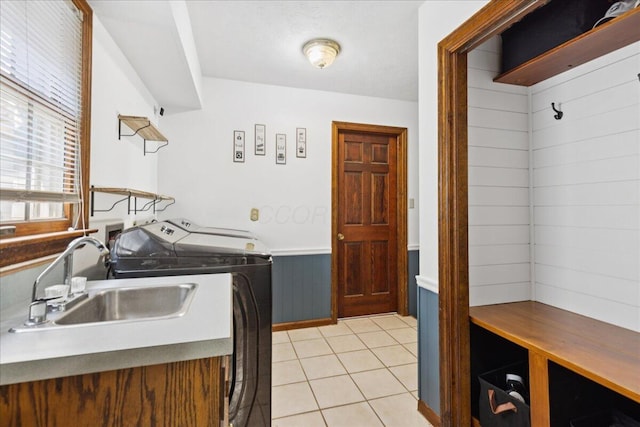 685 Hawthorne Dr, Circleville, OH 43113 - laundry area featuring washing machine and dryer and light tile patterned flooring