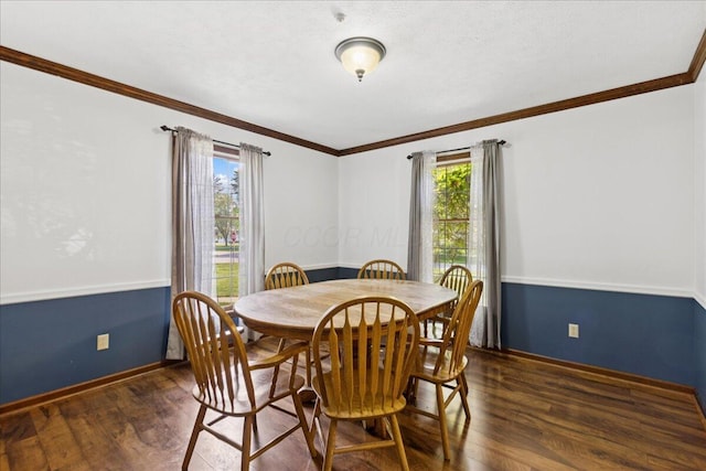 685 Hawthorne Dr, Circleville, OH 43113 - dining area featuring wood finished floors, baseboards, and ornamental molding