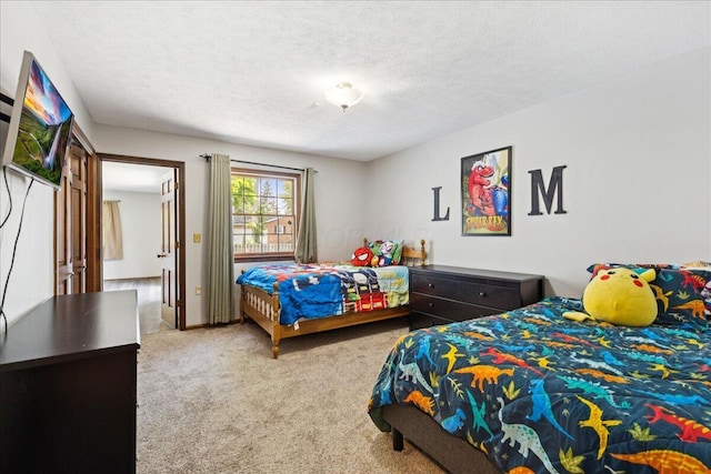 685 Hawthorne Dr, Circleville, OH 43113 - carpeted bedroom featuring a textured ceiling