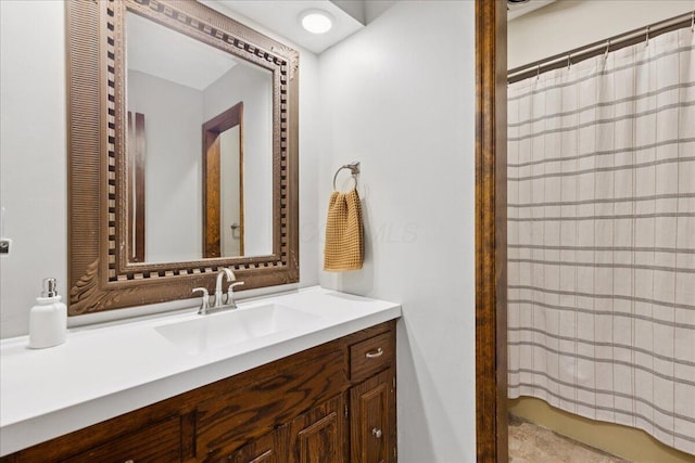 685 Hawthorne Dr, Circleville, OH 43113 - full bath with vanity and a shower with shower curtain