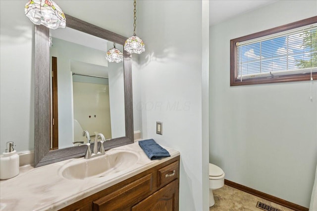685 Hawthorne Dr, Circleville, OH 43113 - bathroom featuring toilet and vanity