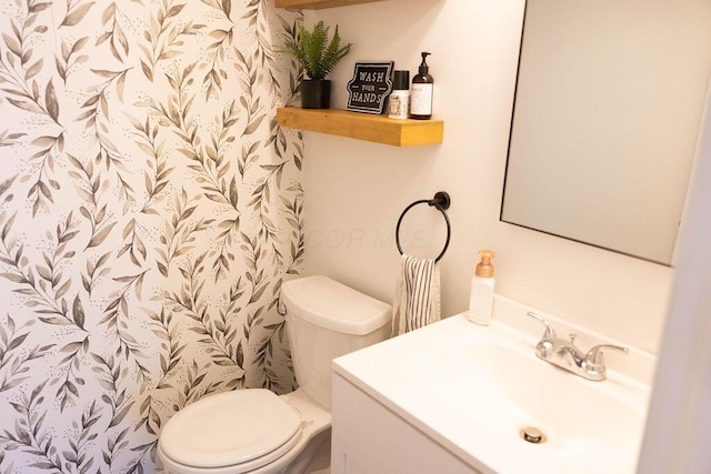1771 Redcloud Dr, Powell, OH 43065 - full bathroom featuring toilet, vanity, and curtained shower