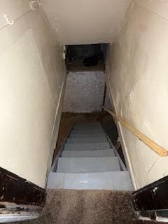 863 E Whittier St, Columbus, OH 43206 - view of stairway