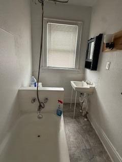 863 E Whittier St, Columbus, OH 43206 - bathroom featuring a bath and baseboards