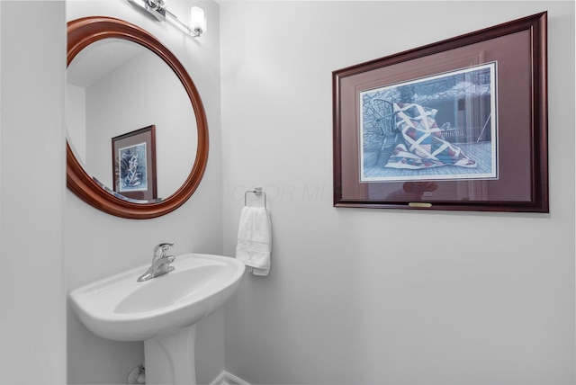 7494 Barrister Dr, Dublin, OH 43016 - bathroom with baseboards and a sink