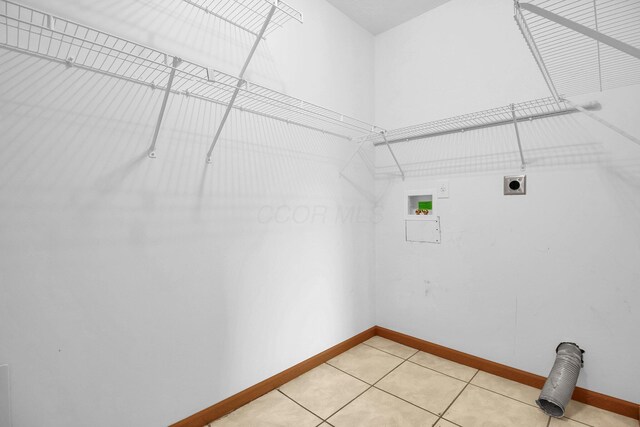 106 Kings Way W, Jefferson, OH 43162 - laundry area with electric dryer hookup, baseboards, hookup for a washing machine, and light tile patterned floors