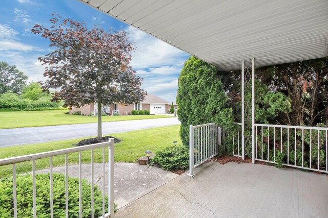 106 Kings Way W, Jefferson, OH 43162 - view of patio