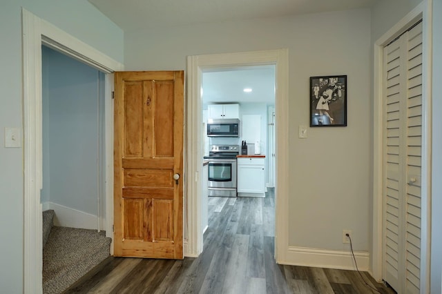 202 Boyleston Ave, Newark, OH 43055 - corridor featuring baseboards and dark wood-style floors