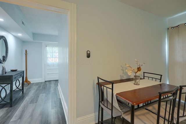 202 Boyleston Ave, Newark, OH 43055 - dining area featuring dark wood-style flooring, baseboards, and recessed lighting