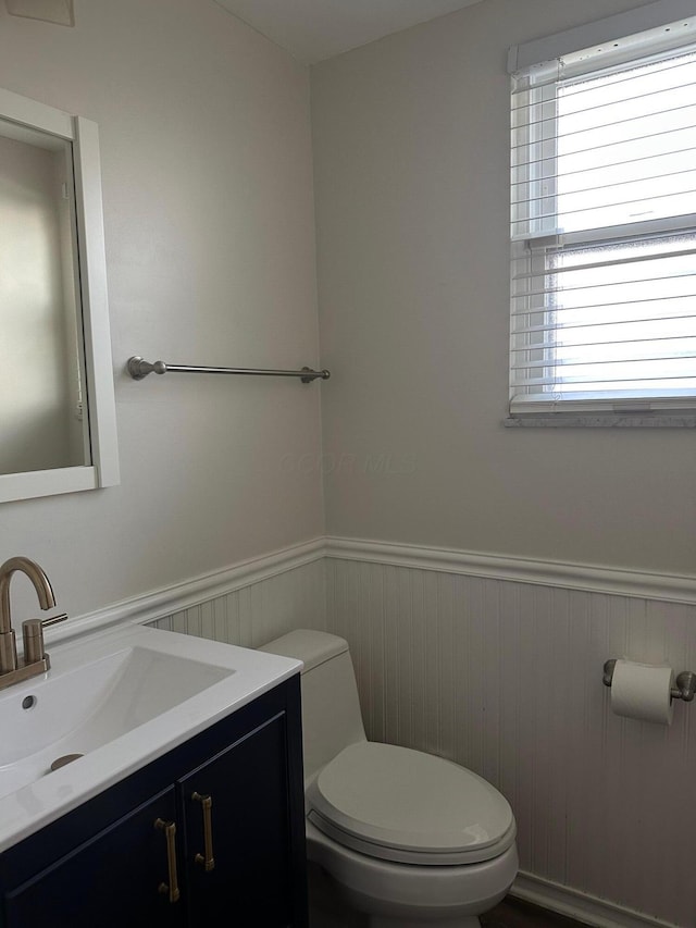 5800 Sandalwood Blvd, Columbus, OH 43229 - bathroom featuring wainscoting and vanity