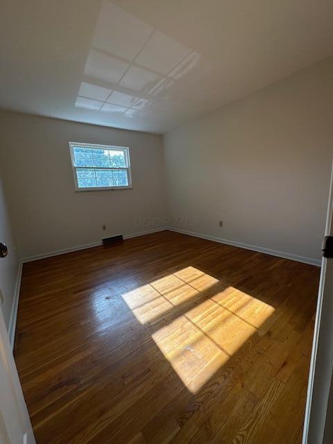 5800 Sandalwood Blvd, Columbus, OH 43229 - unfurnished room featuring dark wood-style flooring and baseboards